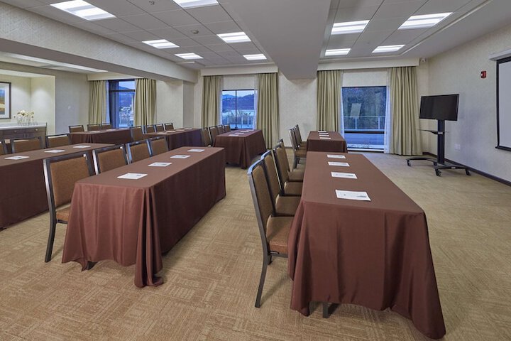Hampton Inn & Suites Hood River