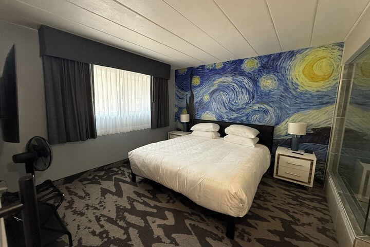Lighthouse Inn & Suites