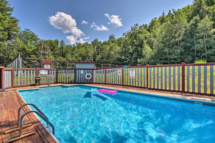 Bartlett Condo w / Mtn-view Deck 1 Mi to Skiing!