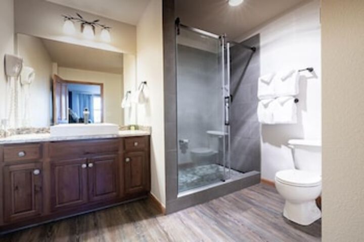 Zephyr Mountain Lodge Condo | 2 Bedrooms Lower Hughes View w / Ski Storage (Premium-Rated Condo 1317)