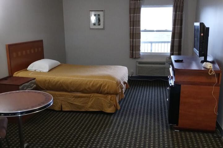 Room 9 of 13