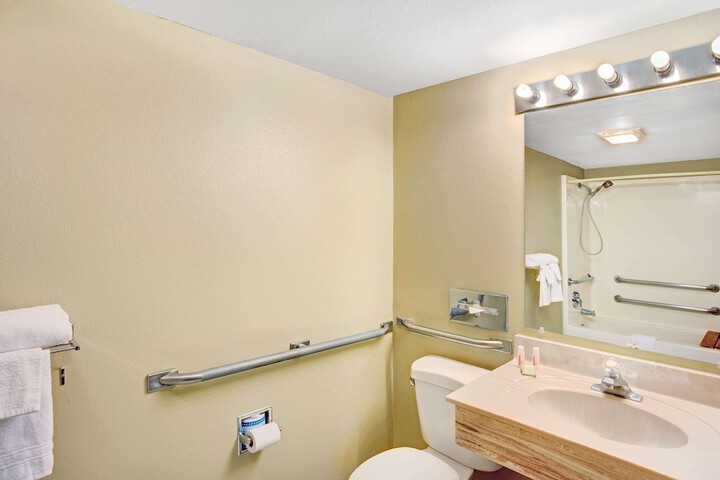 Room 12 of 25