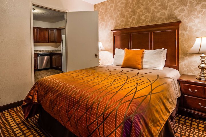 Room 8 of 27