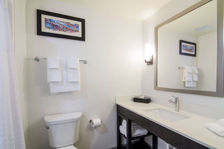 Comfort Inn & Suites Gulf Shores East Beach near Gulf State Park