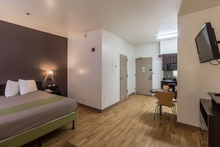 Room 26 of 37
