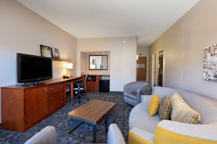 Room 8 of 25