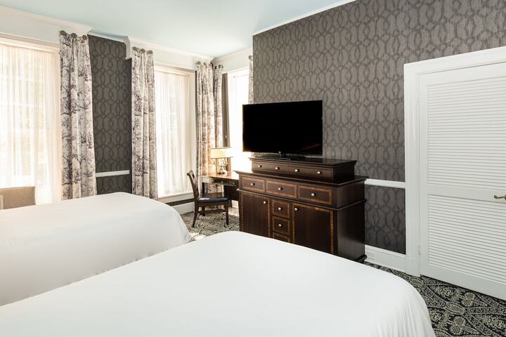 Room 70 of 144