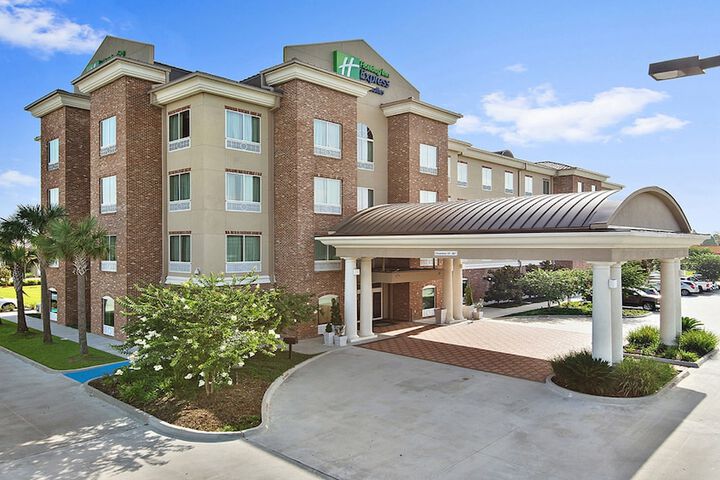Holiday Inn Express & Suites Gonzales by IHG