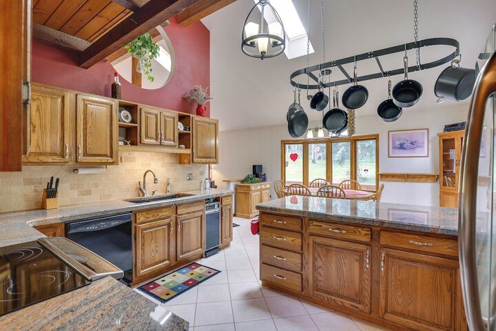 Silver Plume Mountain Haven With Views & Deck!