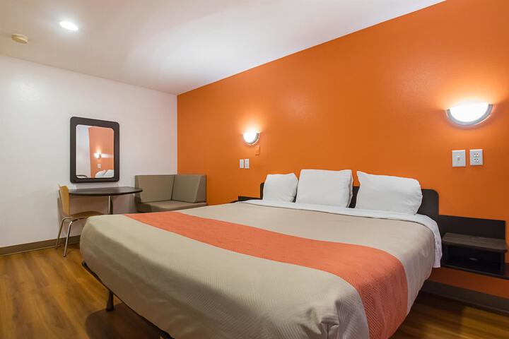 Room 28 of 32