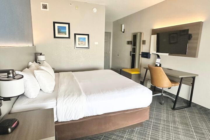 Comfort Inn & Suites Calhoun South