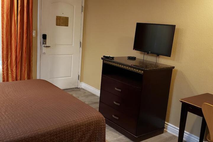 Room 14 of 35