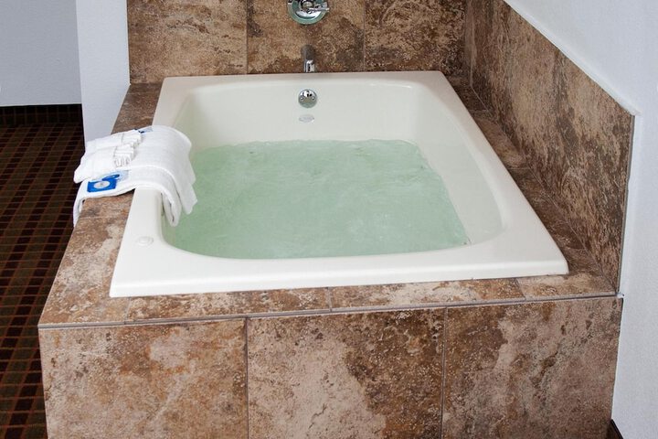 Express Inn & Suites