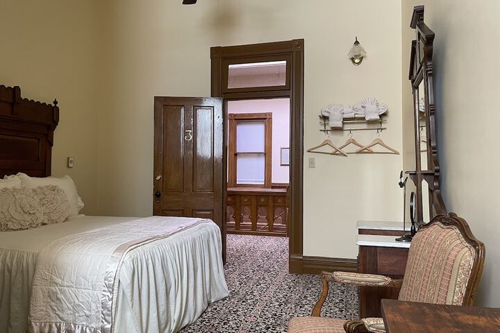Room 9 of 23