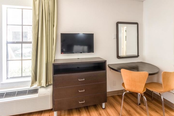 Room 28 of 41