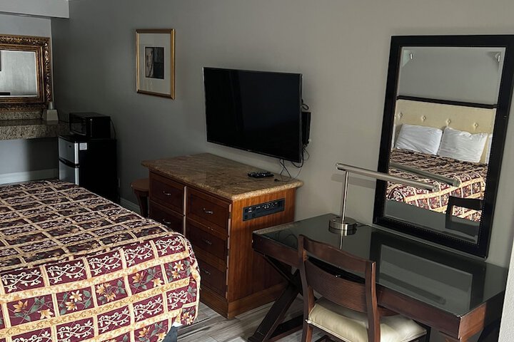 Room 9 of 14