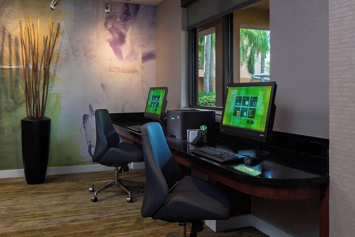 Business Center 27 of 27