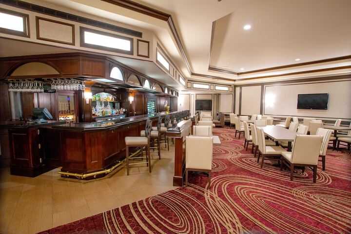 Lounge 59 of 66