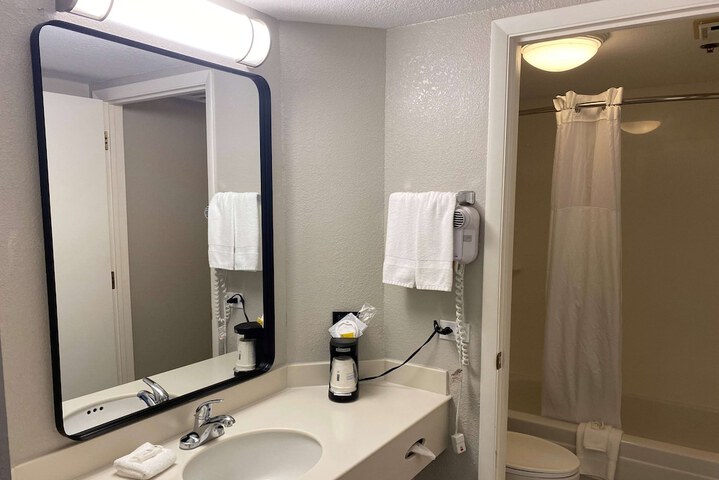 Room 10 of 35