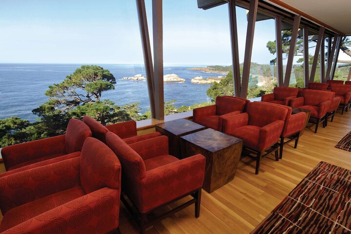 Lounge 45 of 57