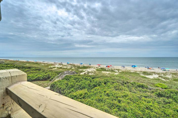 Beachfront Condo w / Unobstructed Ocean Views!