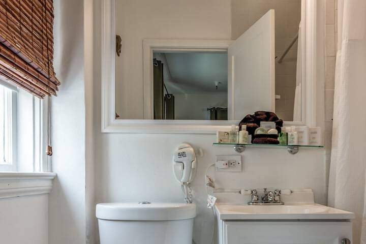 Room 12 of 37