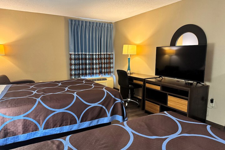 Super 8 by Wyndham Booneville