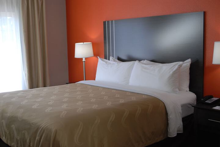 Room 17 of 37