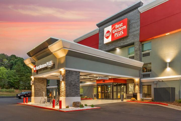 Best Western Plus Cleveland Inn & Suites