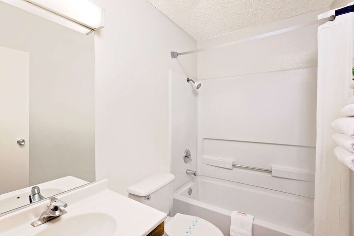 Room 12 of 16