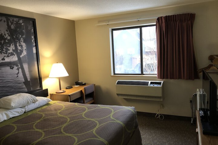 Room 28 of 35