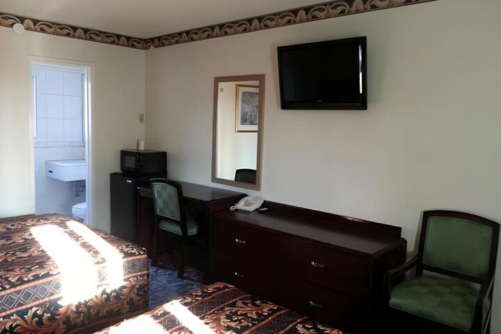 Pomona Lodge Motel