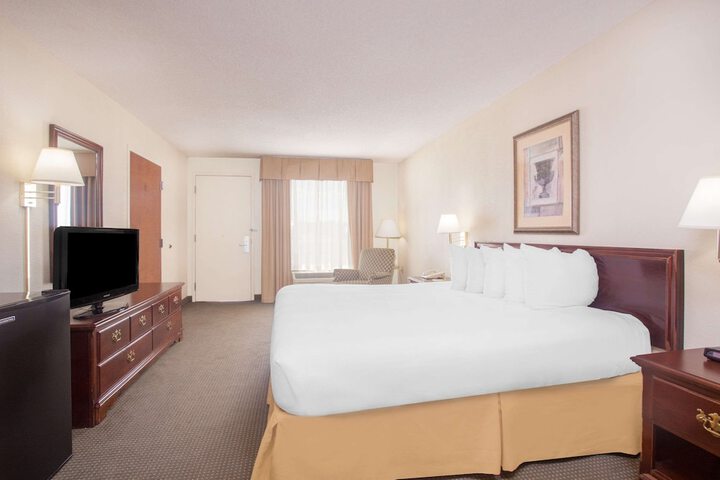 Room 12 of 37