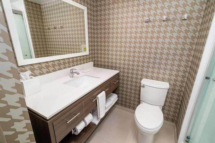 Room 14 of 38