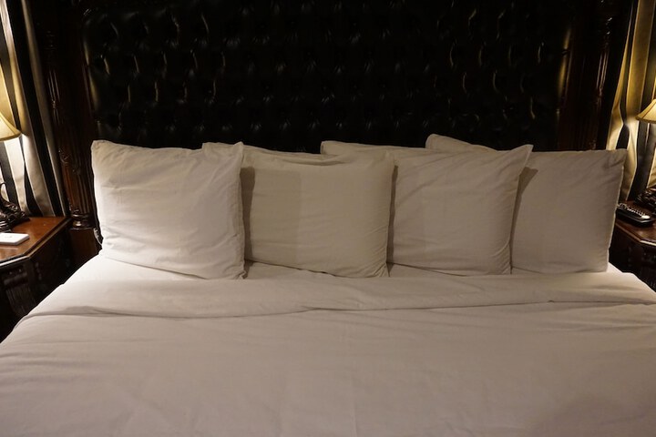 Room 33 of 63