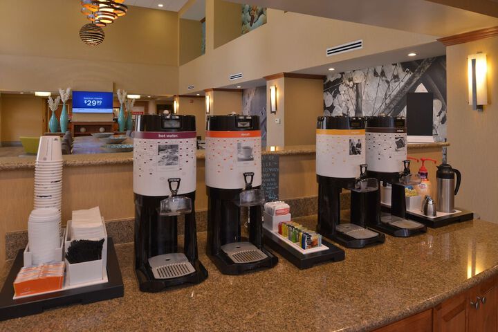 Hampton Inn & Suites Bakersfield North-Airport