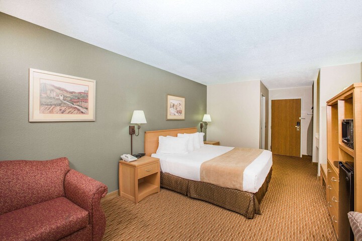 Ramada by Wyndham Spirit Lake / Okoboji