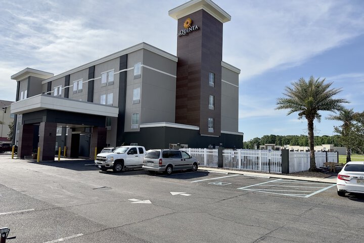 La Quinta Inn & Suites by Wyndham Gonzales LA