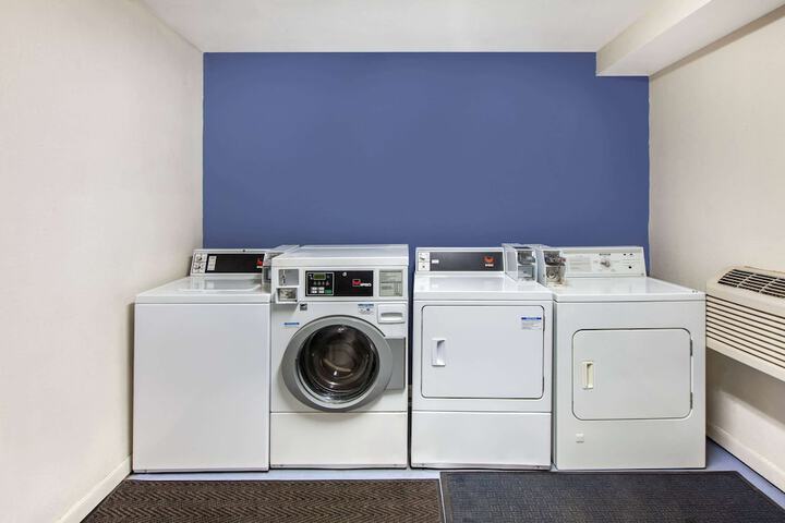 Room 9 of 16