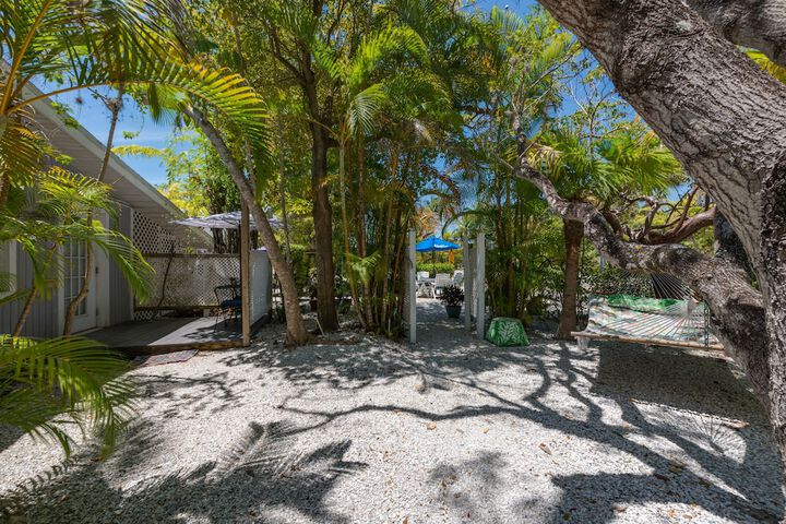 Tarpon Tale Inn