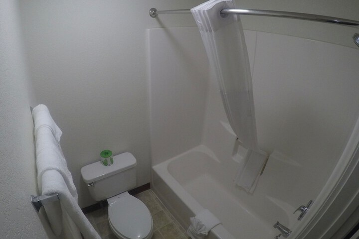 Room 11 of 24