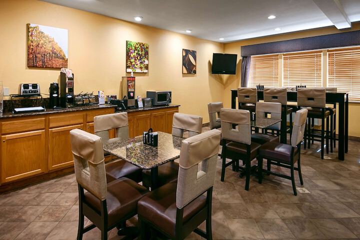 Best Western Dallas Inn & Suites