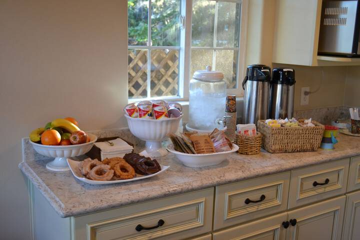 Breakfast/Coffee Service 42 of 46