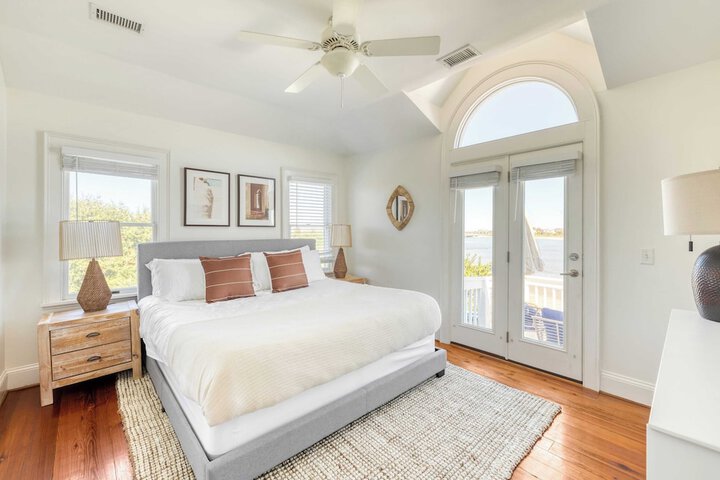 Haven by Avantstay Luxury Beachfront Home w / Pool & Gorgeous Patios