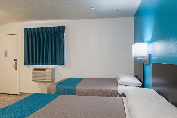 Room 13 of 30