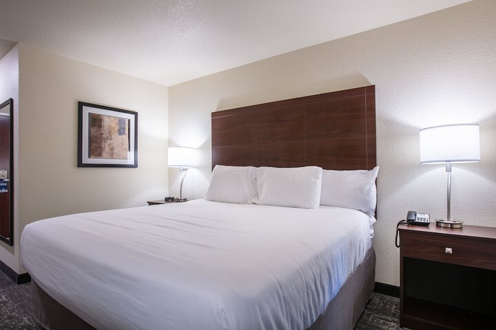 Cobblestone Inn & Suites - Pine Bluffs