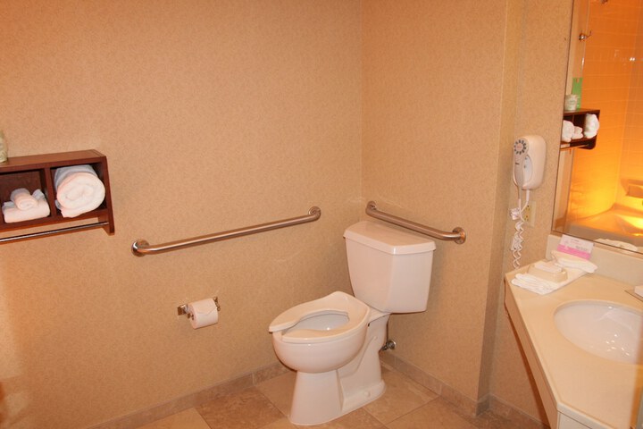 Room 28 of 62