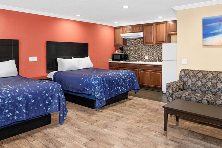 Room 13 of 25
