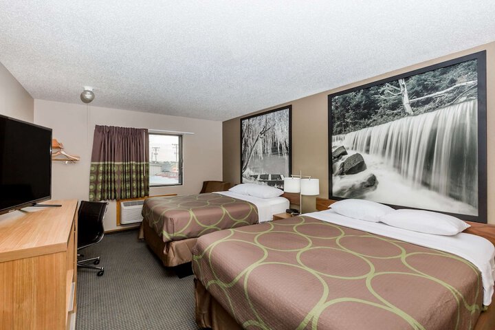 Room 8 of 18