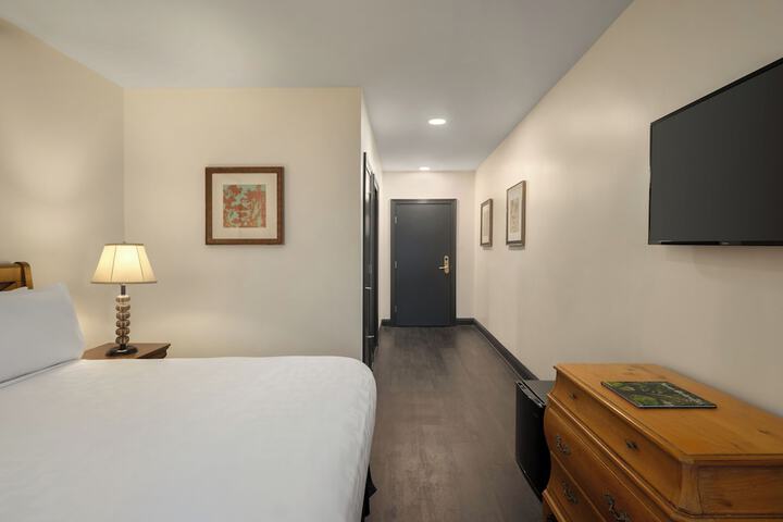 Room 27 of 35